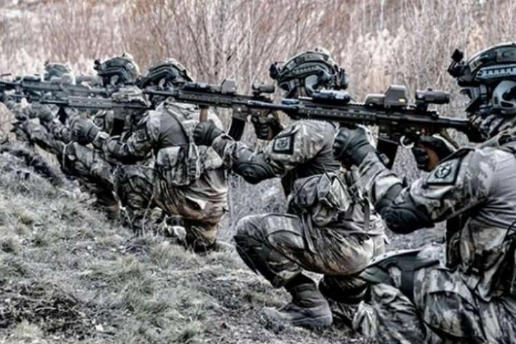 Ter&ouml;rle m&uuml;cadele kararlılıkla s&uuml;r&uuml;yor...  3 ter&ouml;rist daha teslim oldu