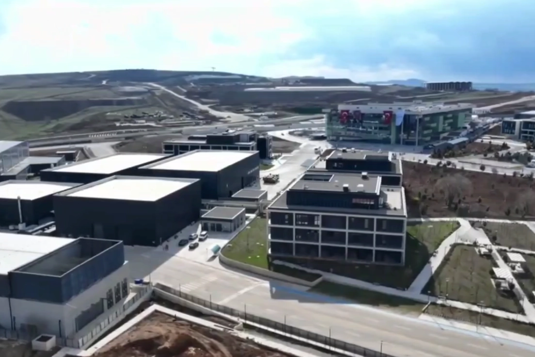 Savunma sanayiinde &ouml;nemli bir eşik... Roketsan'dan milyar dolarlık yatırım