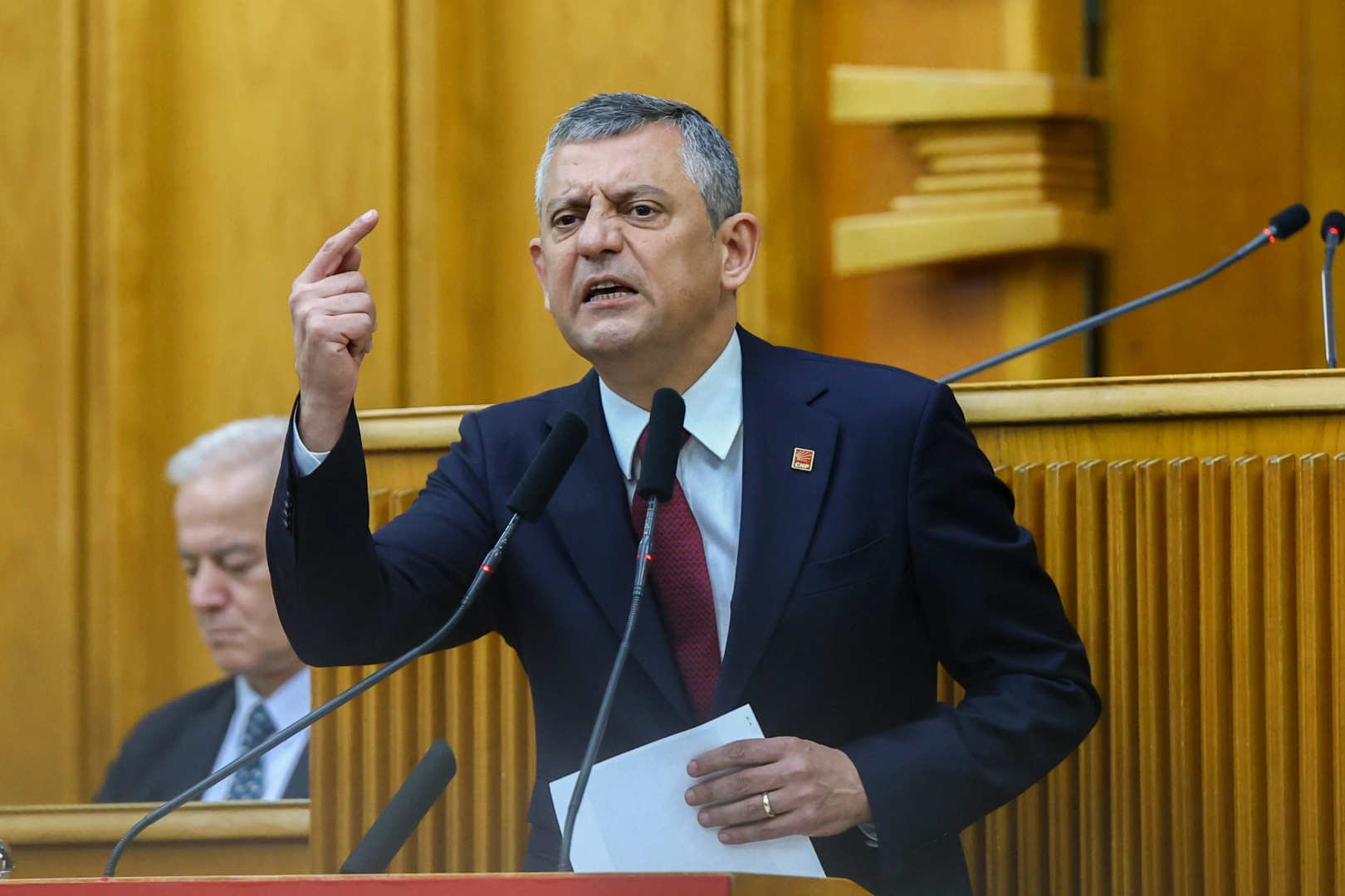 &Ouml;zarslan bir kibrit &ccedil;&ouml;p&uuml; g&ouml;t&uuml;remeyecek!