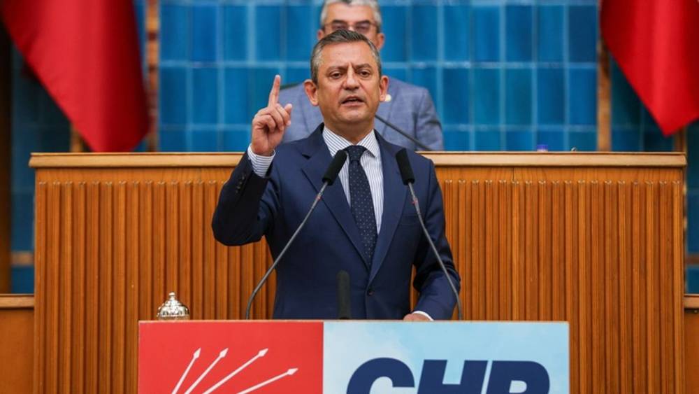 CHP lideri &Ouml;zel: Darbeye teslim olmayacağız