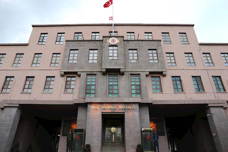 İran'dan ateşlenen &uuml;&ccedil;&uuml;nc&uuml; f&uuml;ze engellendi!