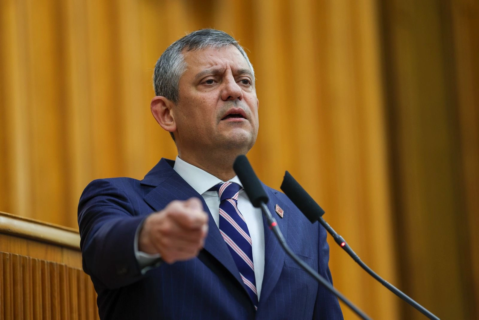 &Ouml;zg&uuml;r &Ouml;zel: Cesaretiniz varsa &ccedil;ıkın karşımıza... 