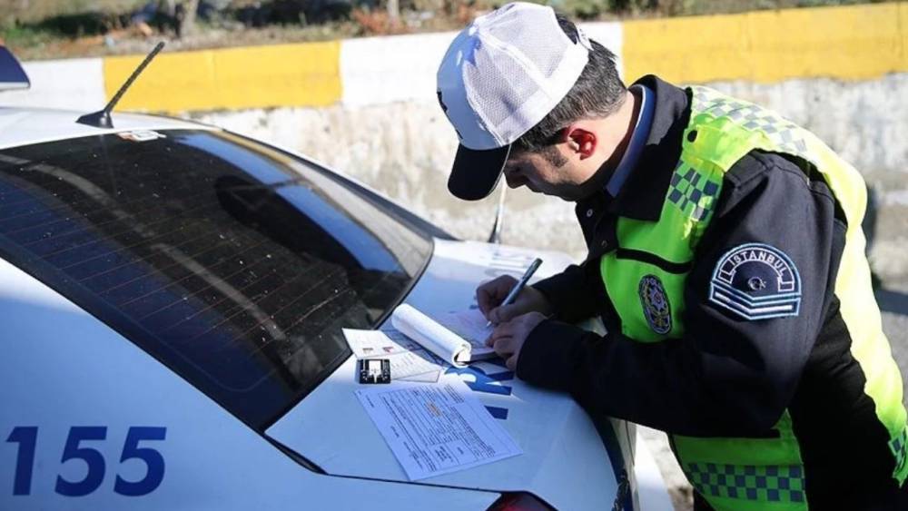 Yeni trafik yasası Meclis&rsquo;ten ge&ccedil;ti: Cezalar katlandı