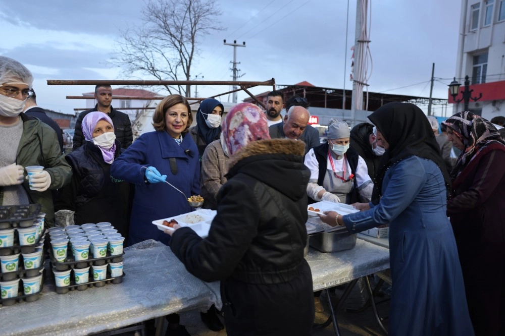 12 il&ccedil;ede iftar var