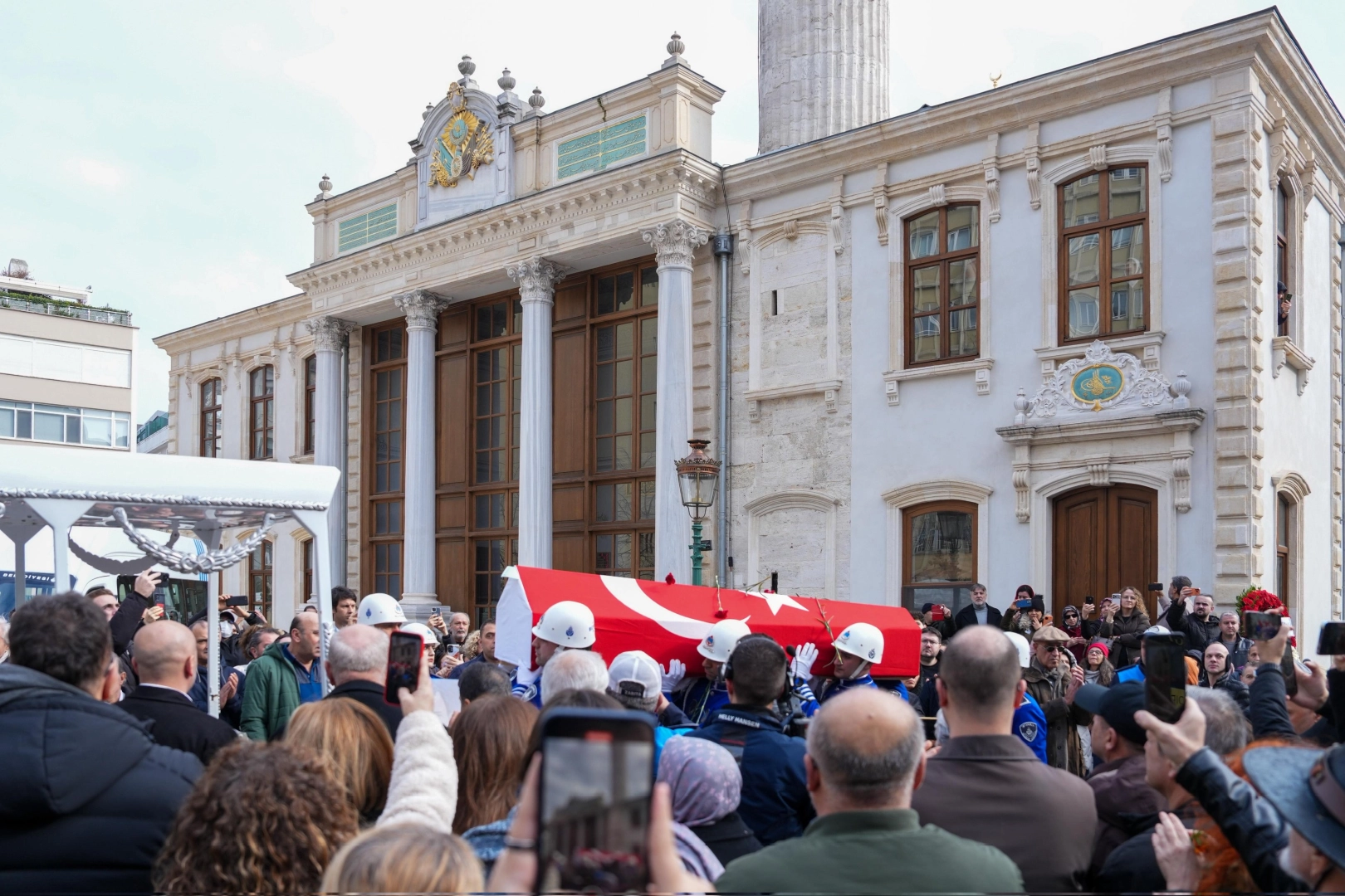 Haldun Dormen alkışlarla uğurlandı
