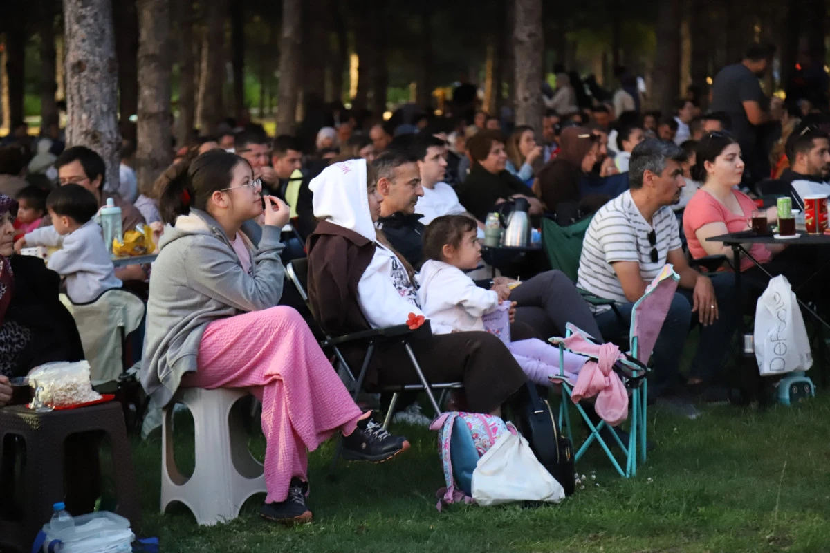 Aktif Yaşam Park&rsquo;ta A&ccedil;ık Hava Sinema Geceleri