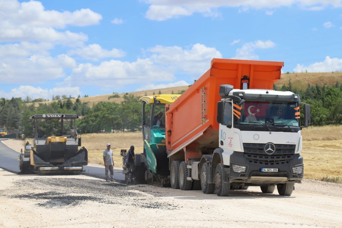 Asri Mezarlığa &ccedil;ift şerit yol