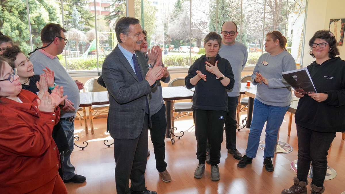 Bu kafe 15 yıldır hayatlara dokunuyor