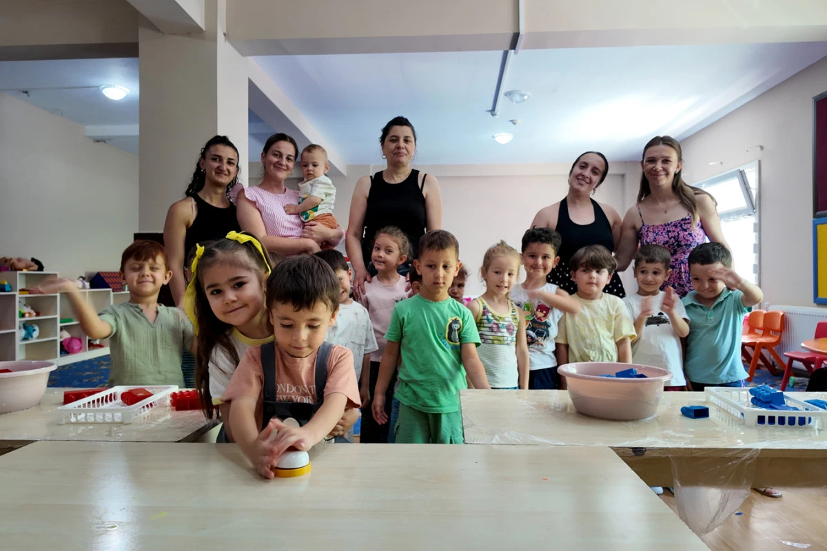 &Ccedil;ocuklar yazı sanat ve eğitimle ge&ccedil;iriyor
