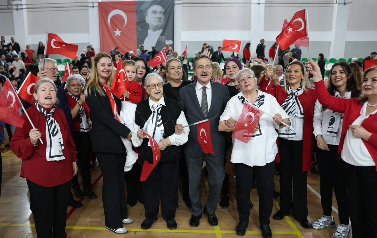 Cumhuriyet coşkusu &uuml;&ccedil; nesli bir araya getirdi