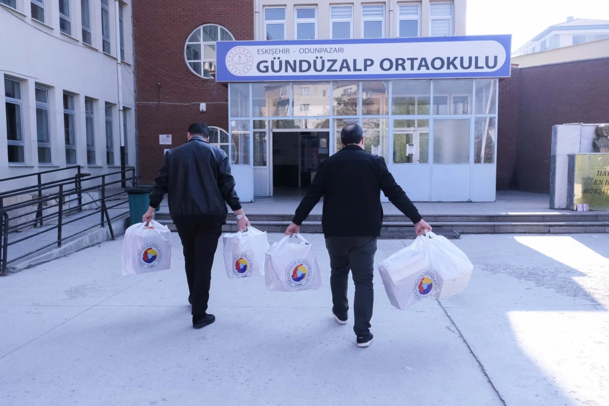 ETO&rsquo;dan kışlık ayakkabı yardımı