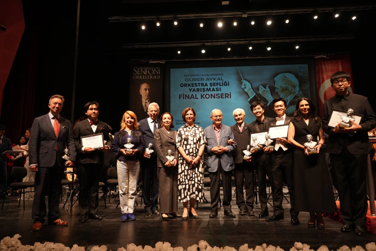 &Ouml;nemli yarışmada &ouml;d&uuml;ller dağıtıldı