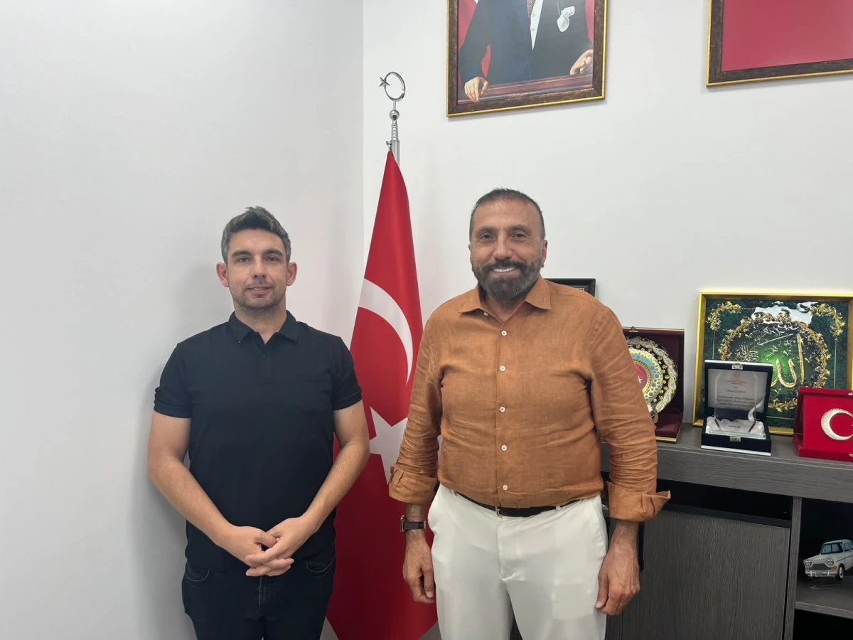 Osman Y&uuml;ksel'den THK'ye ziyaret