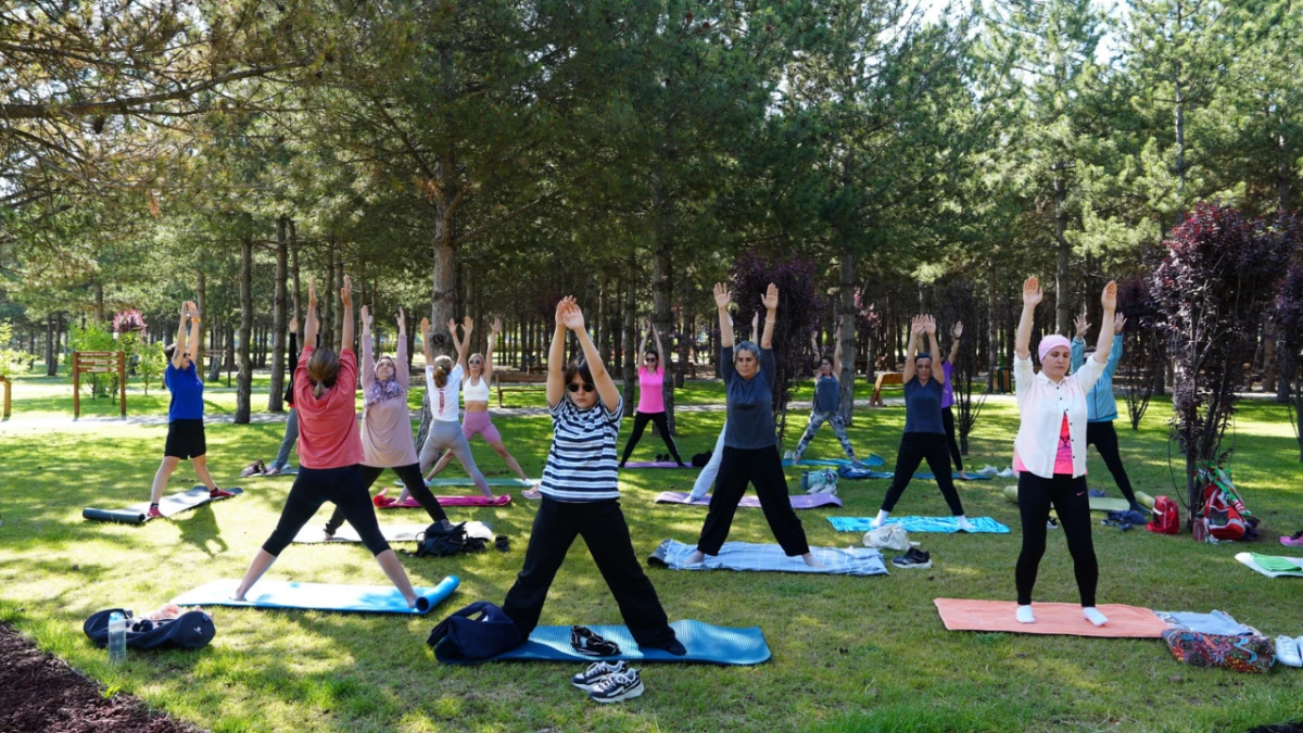 Şehrin parklarında spor heyecanı!